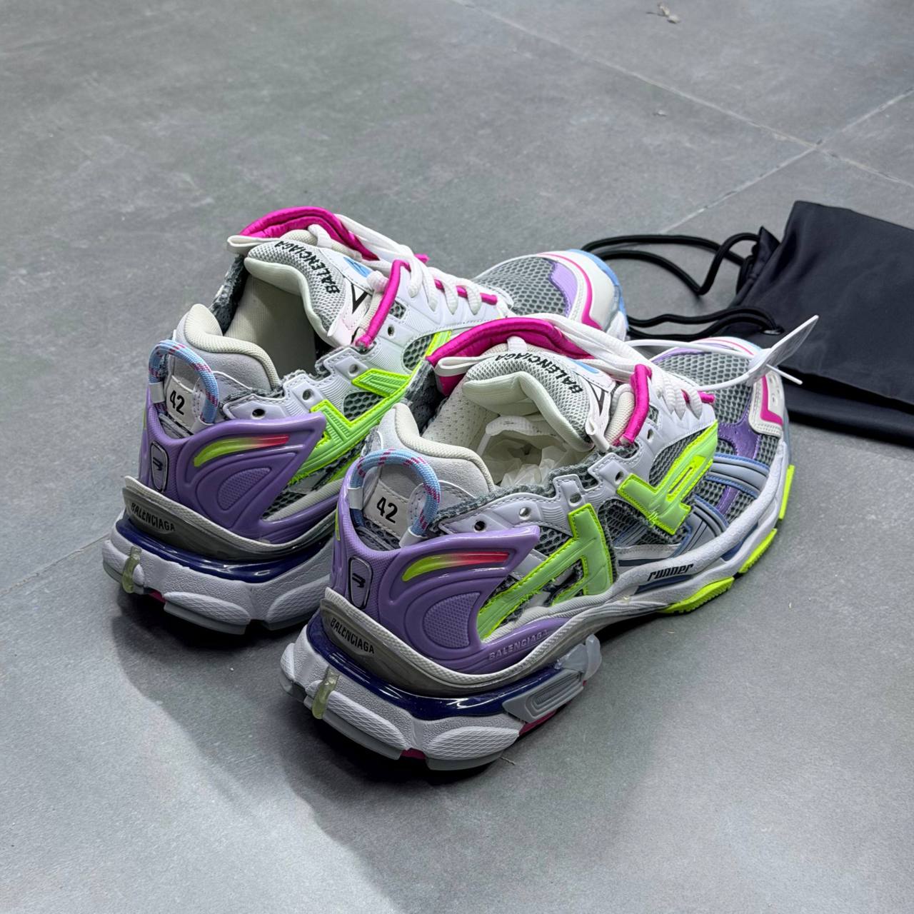 بالنسیاگا رانر مولتی کالر نئونی