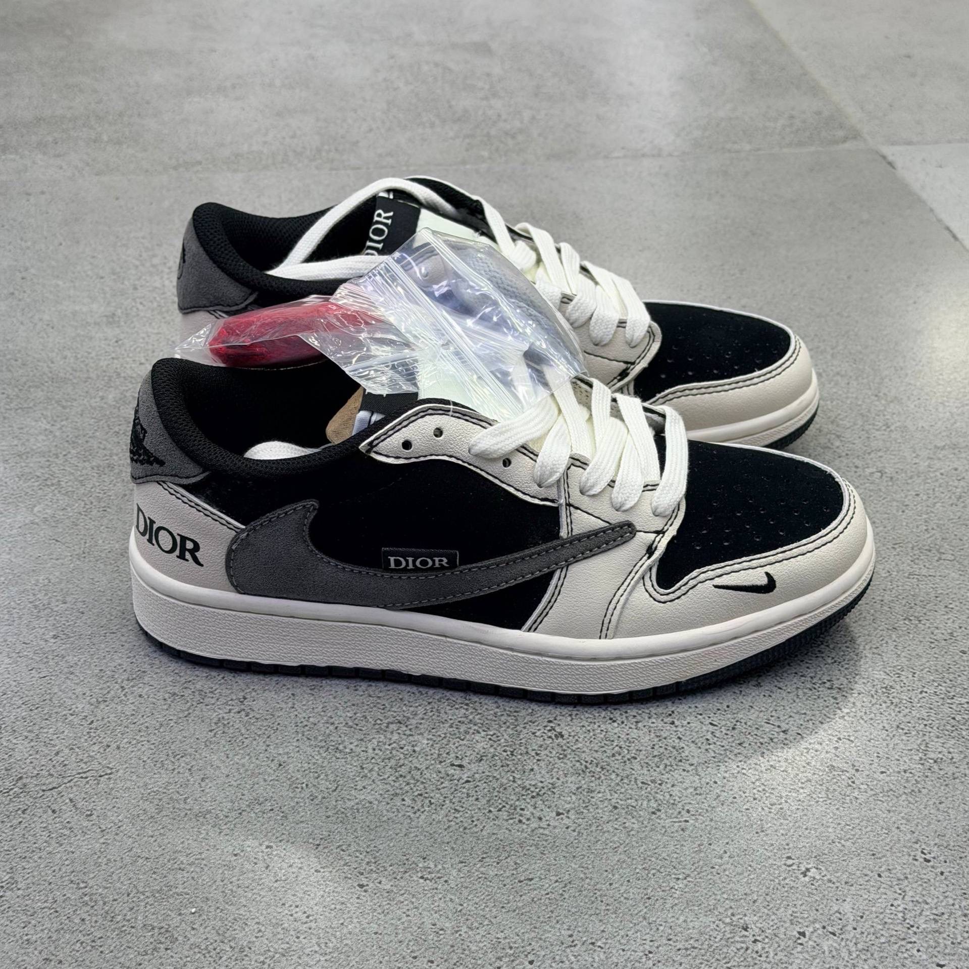 ترویس اسکات دیور Nike Air Jordan 1 Low OG SP Travis Scott x Dior.