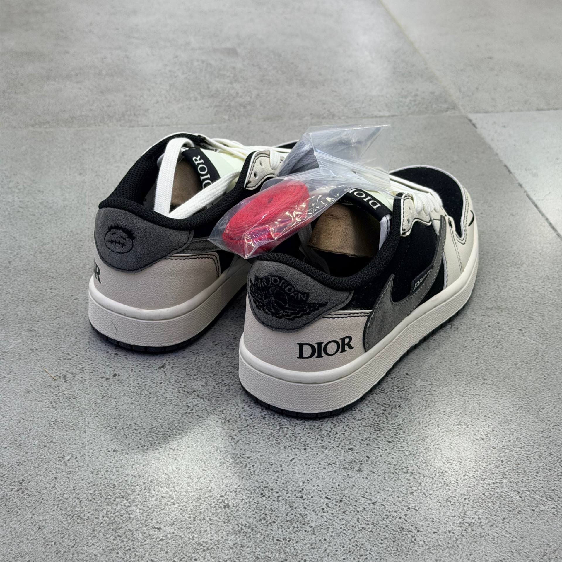 ترویس اسکات دیور Nike Air Jordan 1 Low OG SP Travis Scott x Dior.