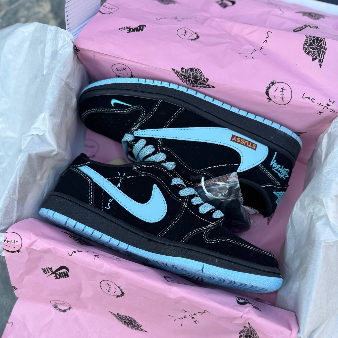 جردن 1 ترویس Nike Air Jordan 1Travis