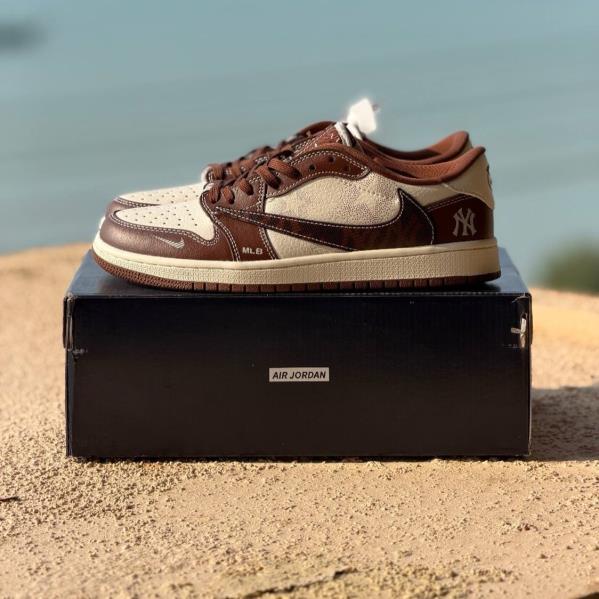 جردن 1 ترویس اسکات Nike Air Jordan 1Travis Scott
