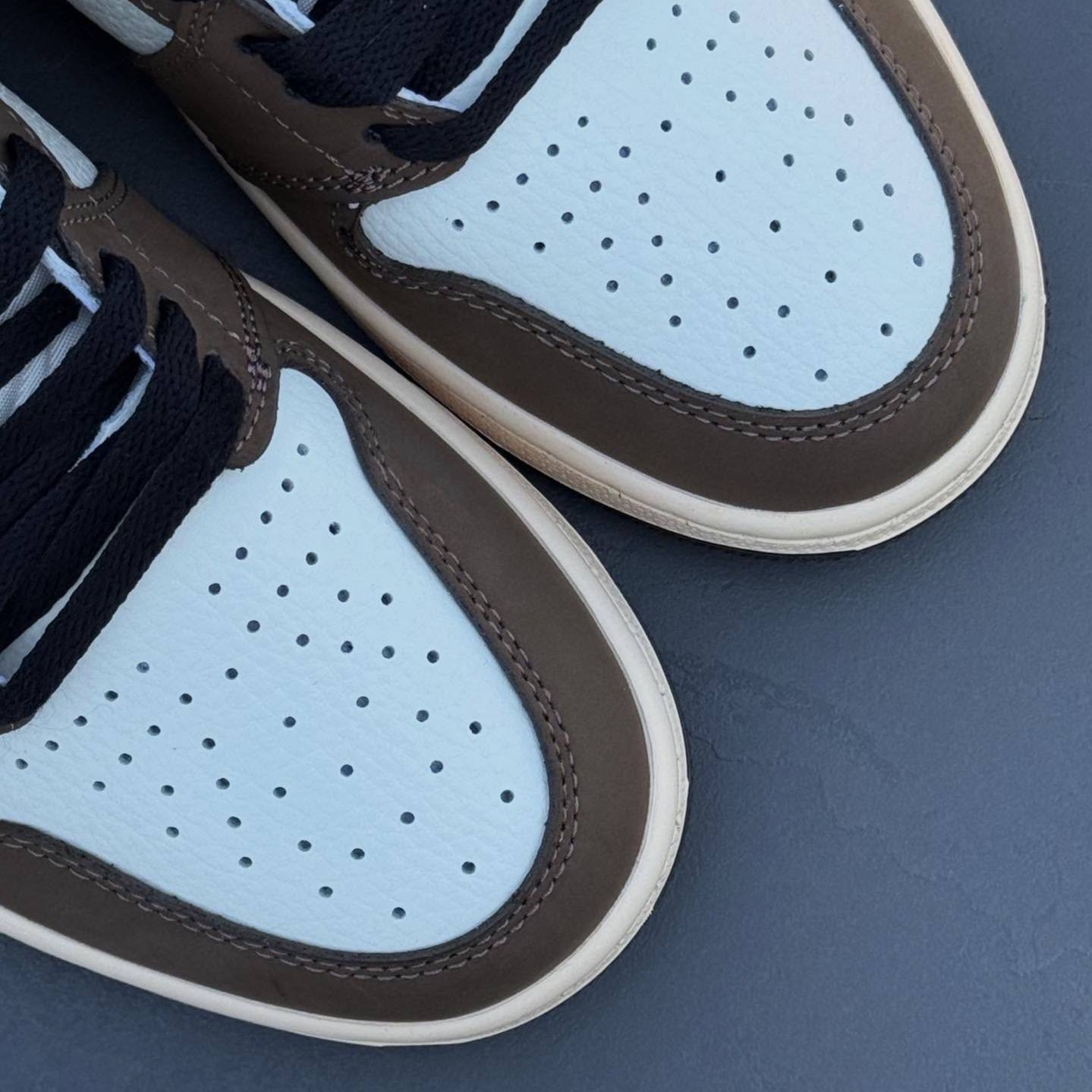 جردن 1 ترویس اسکات موکا Nike Air Jordan1Travis Scott Mocha