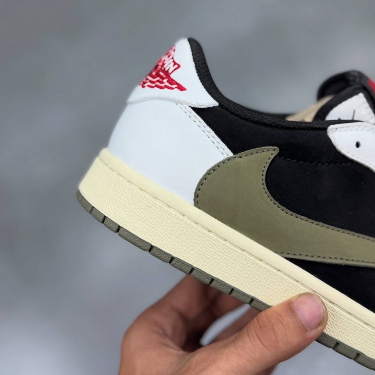 جردن 1 ترویس الیو Nike Air Jordan 1Travis