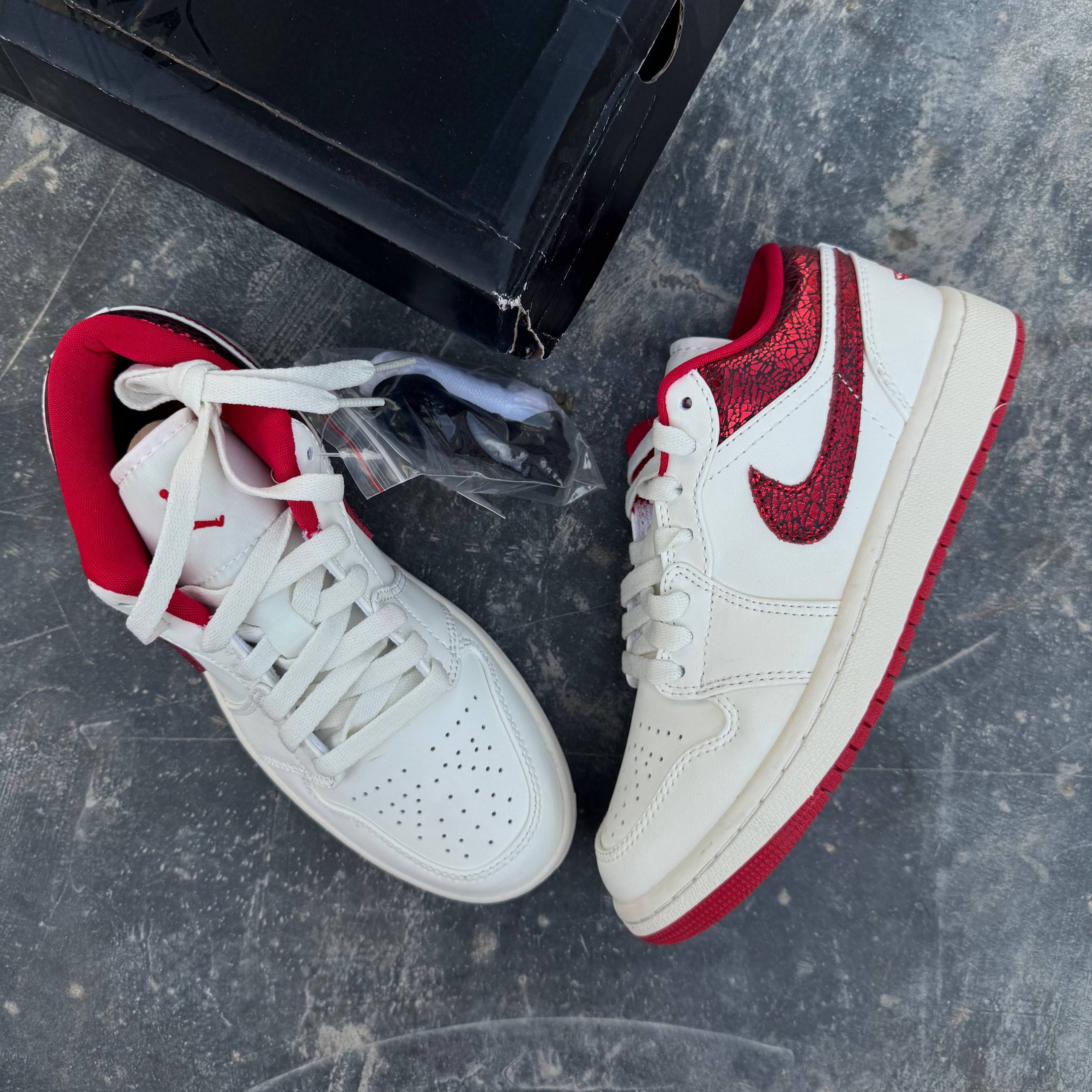 ایر جردن وان پشت قرمز براق