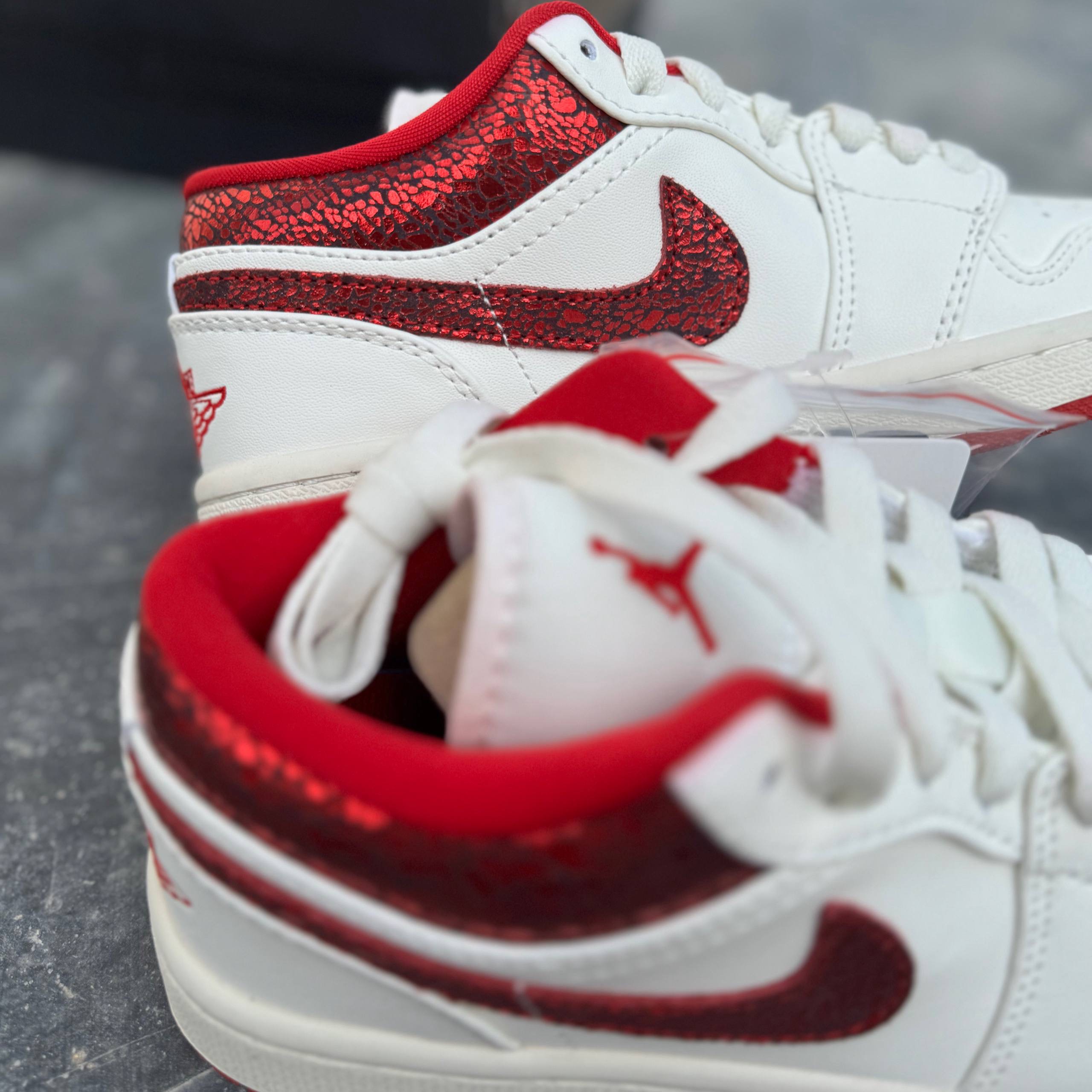 ایر جردن وان پشت قرمز براق