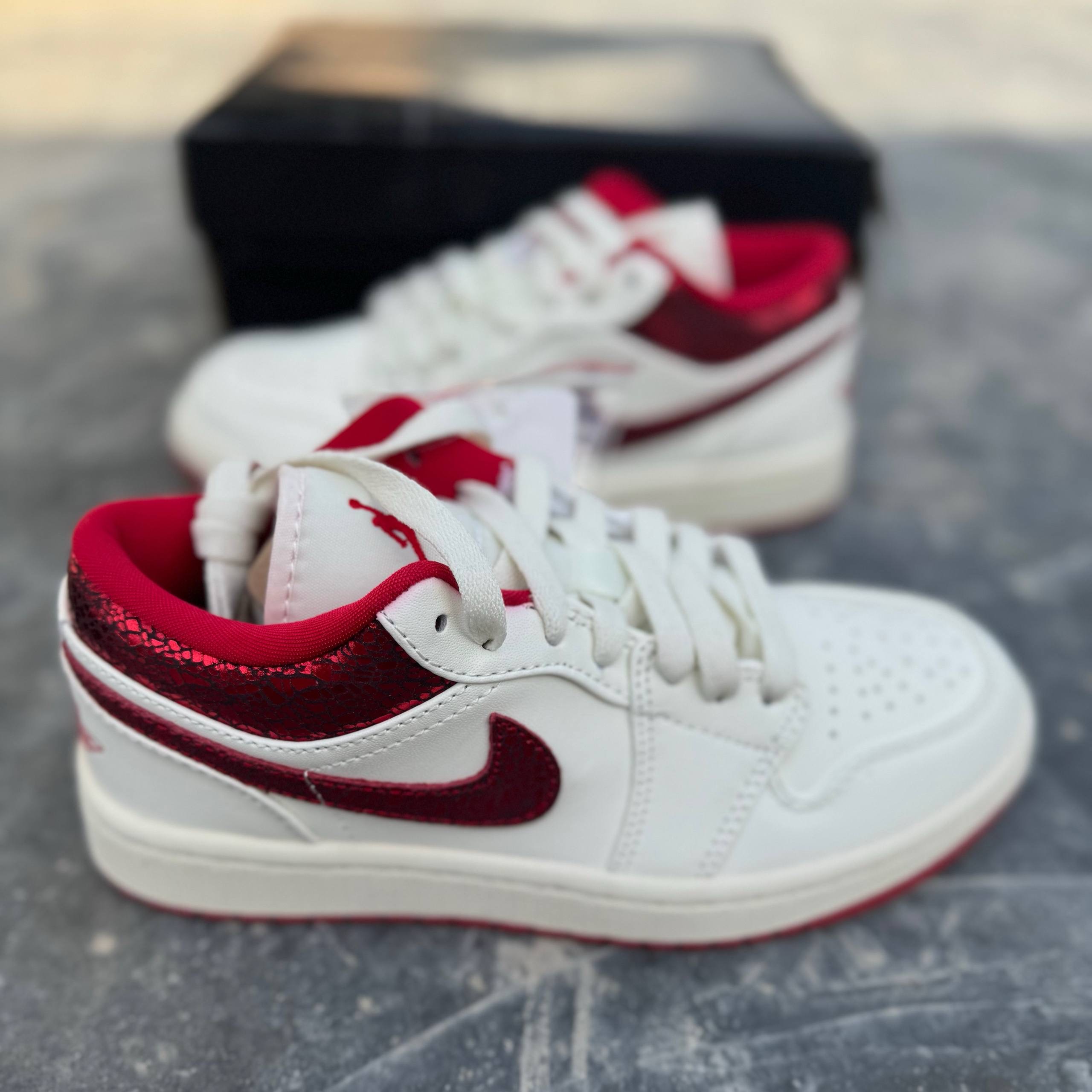 ایر جردن وان پشت قرمز براق