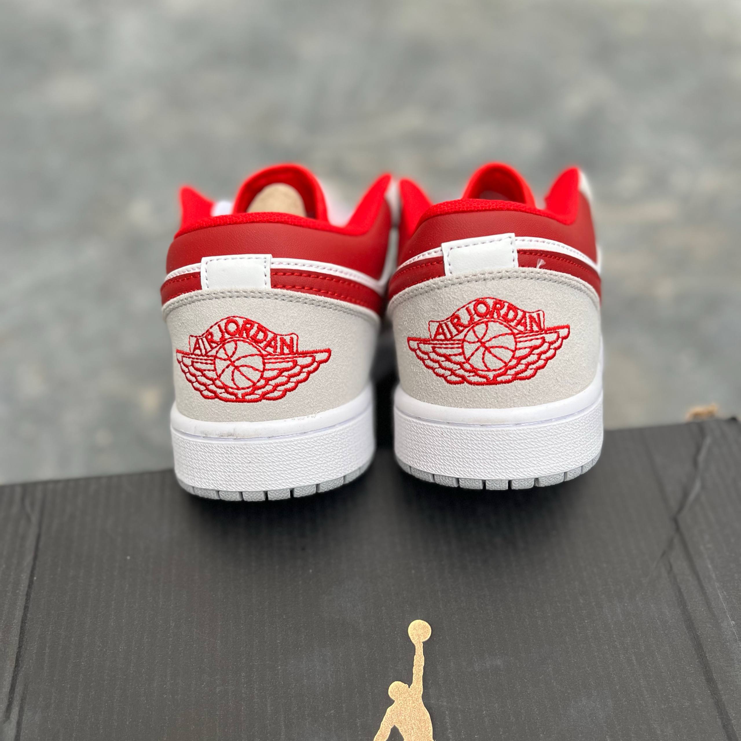 ایر جردن وان اسموک گری رد