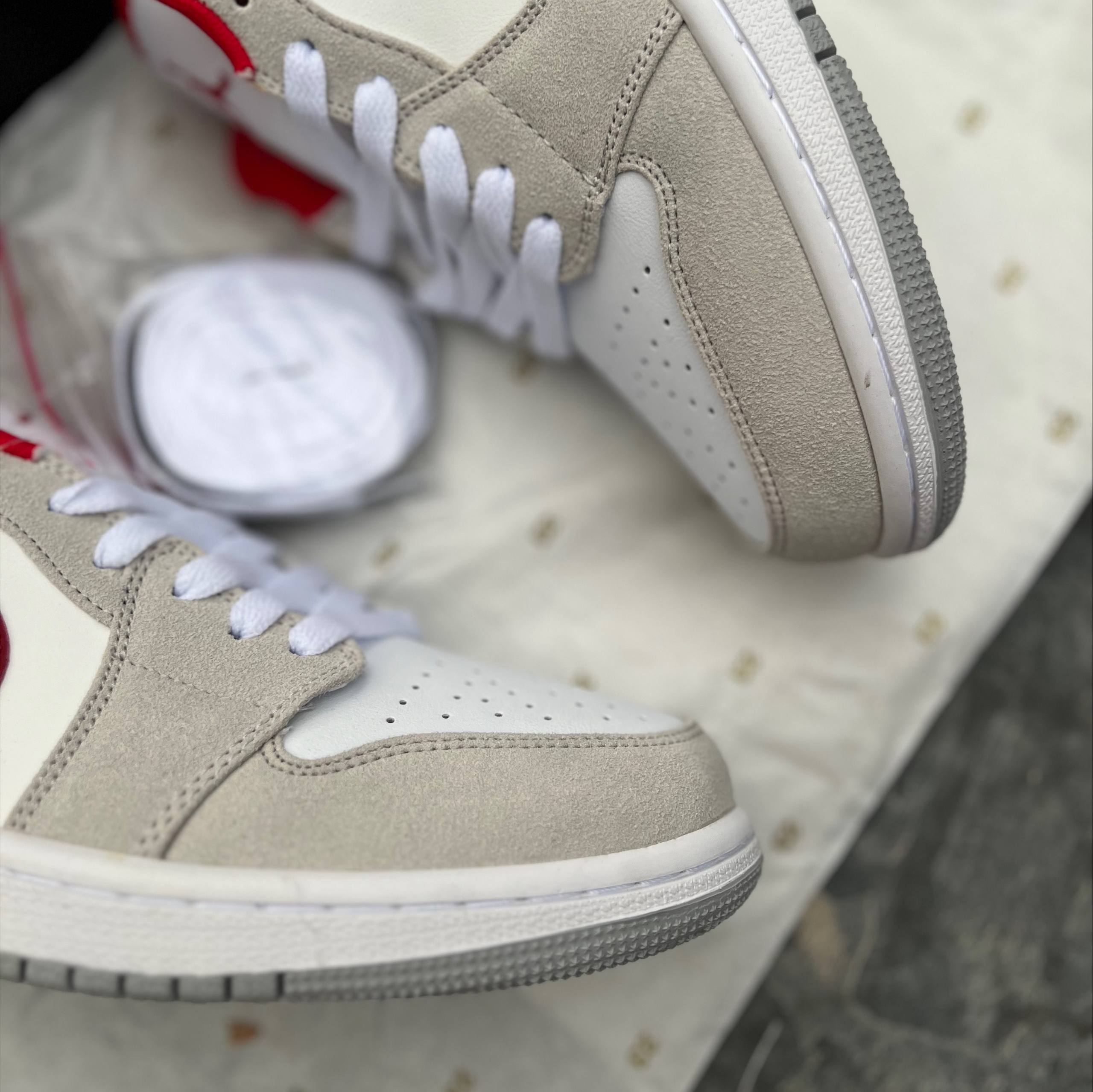 ایر جردن وان اسموک گری رد