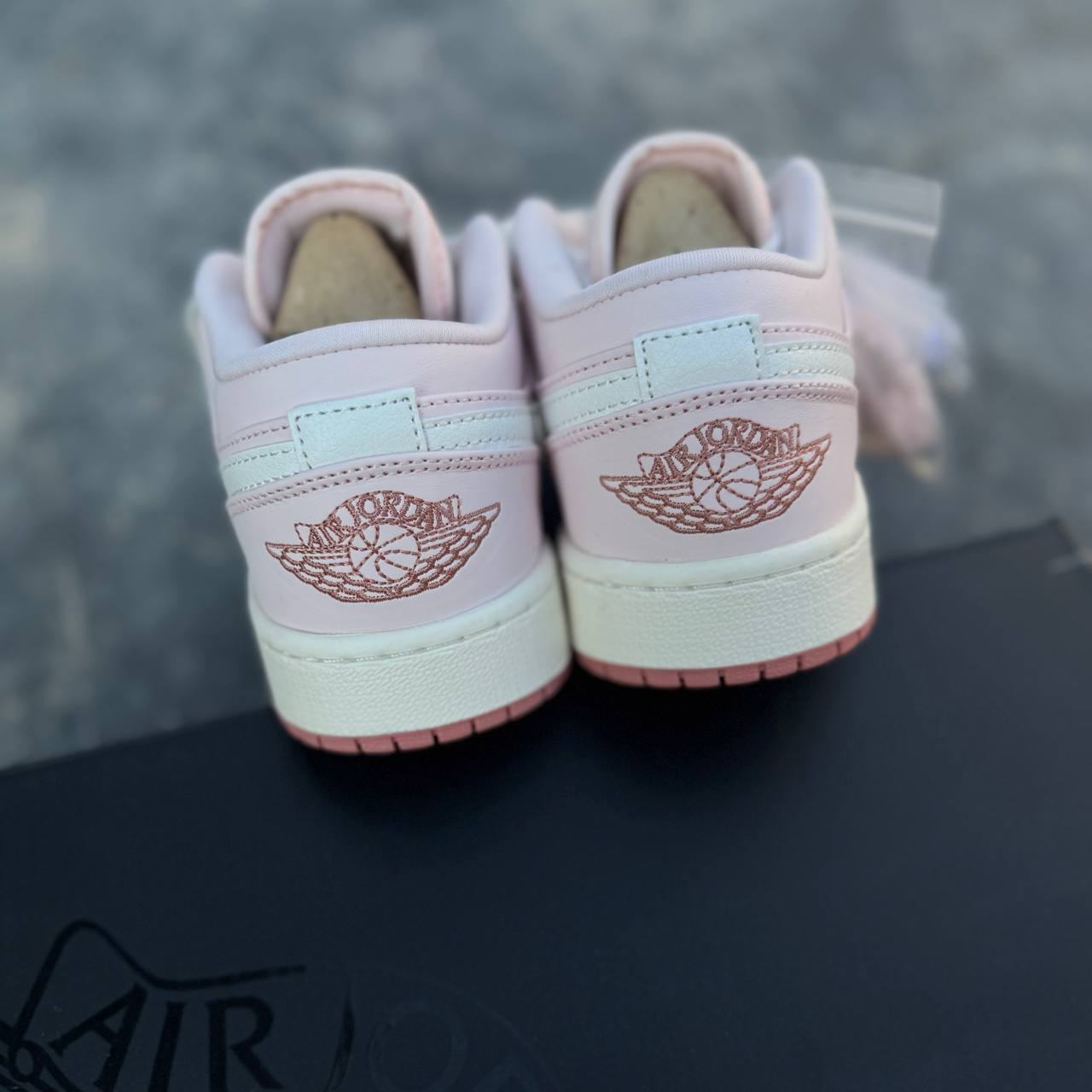 نایک ایر جردن صورتی سفید