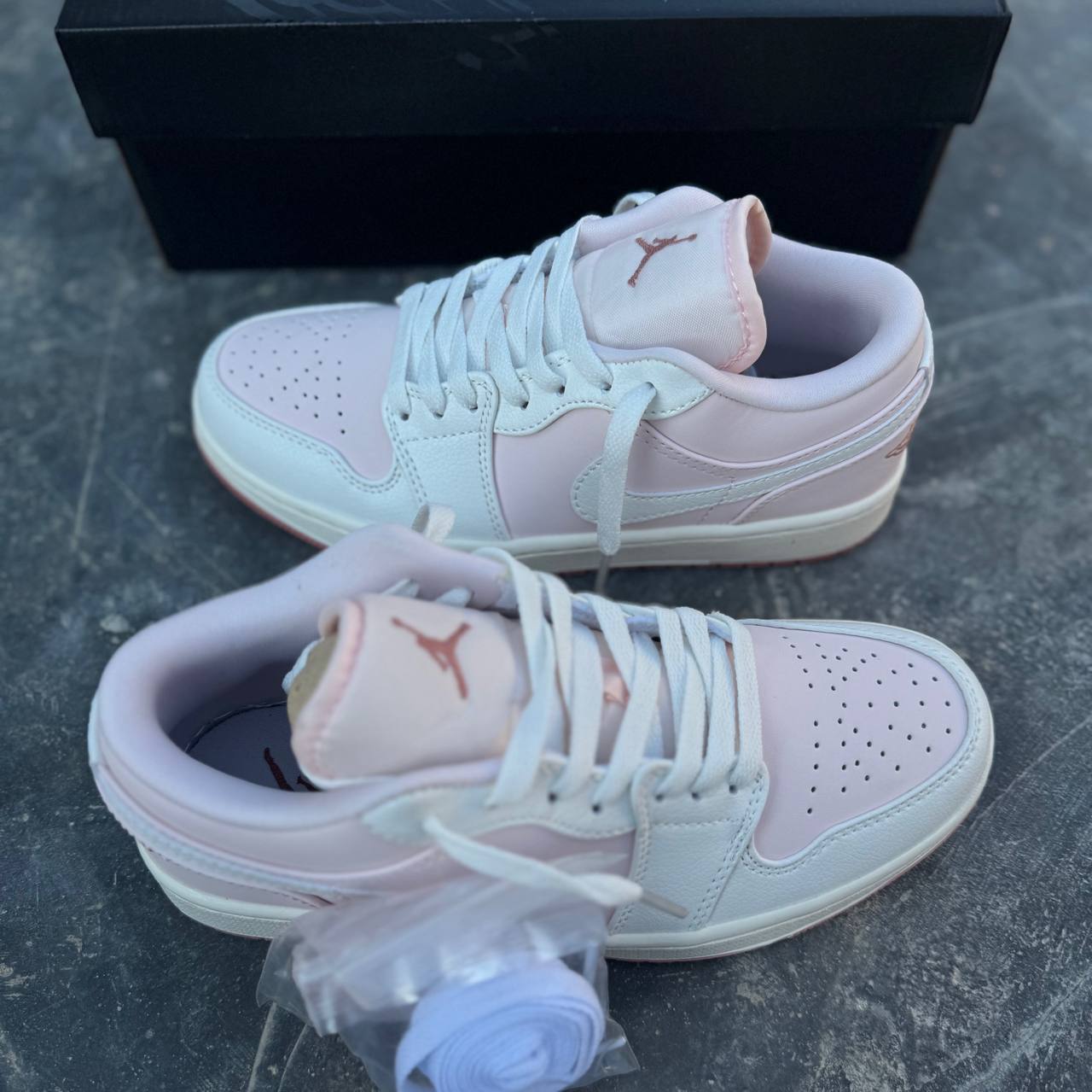 نایک ایر جردن صورتی سفید