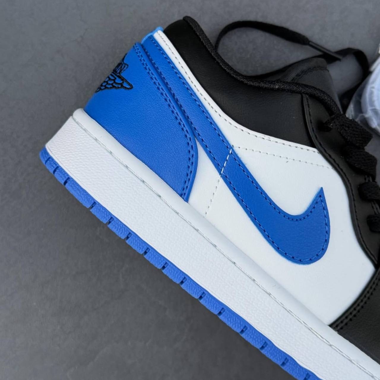 نایک ایر جردن وان ابیNike Air Jordan 1