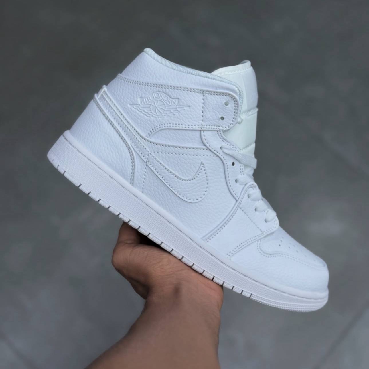 نایک ایر جردن وان تمام سفیدNike Air Jordan One 