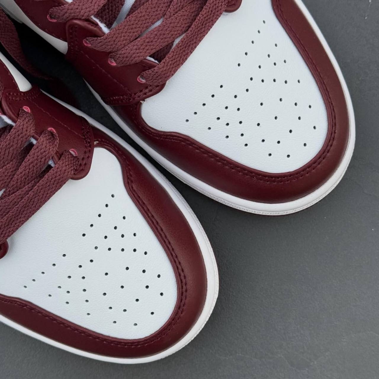 نایک ایر جردن وان زرشکی Nike Air Jordan 1