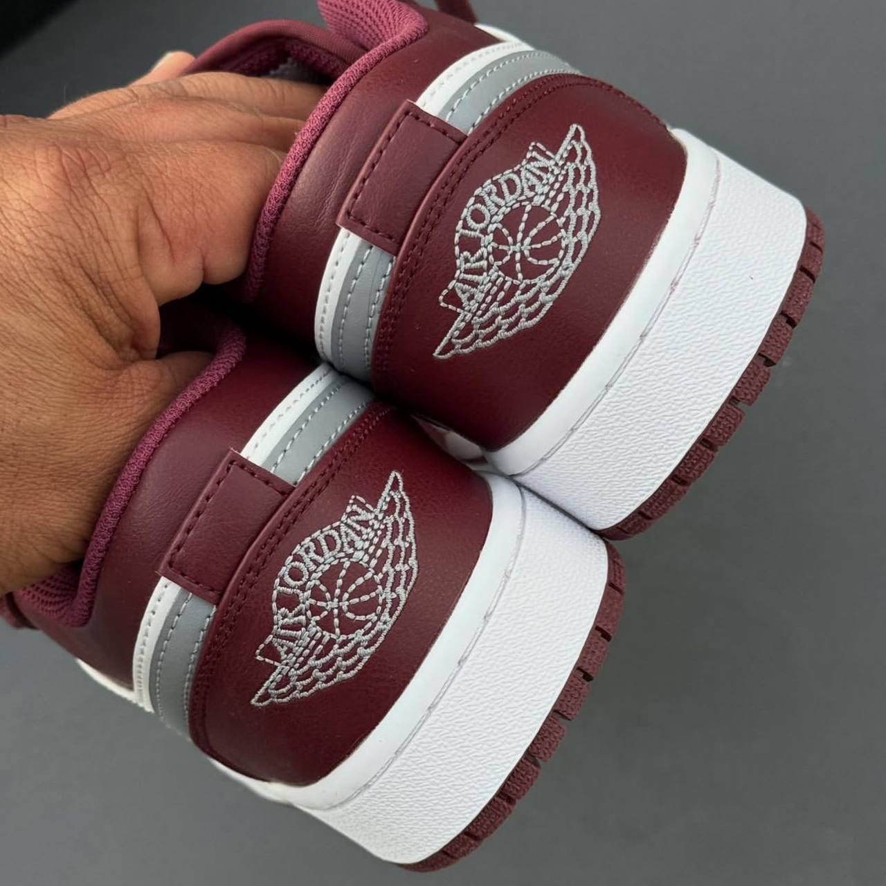 نایک ایر جردن وان زرشکی Nike Air Jordan 1