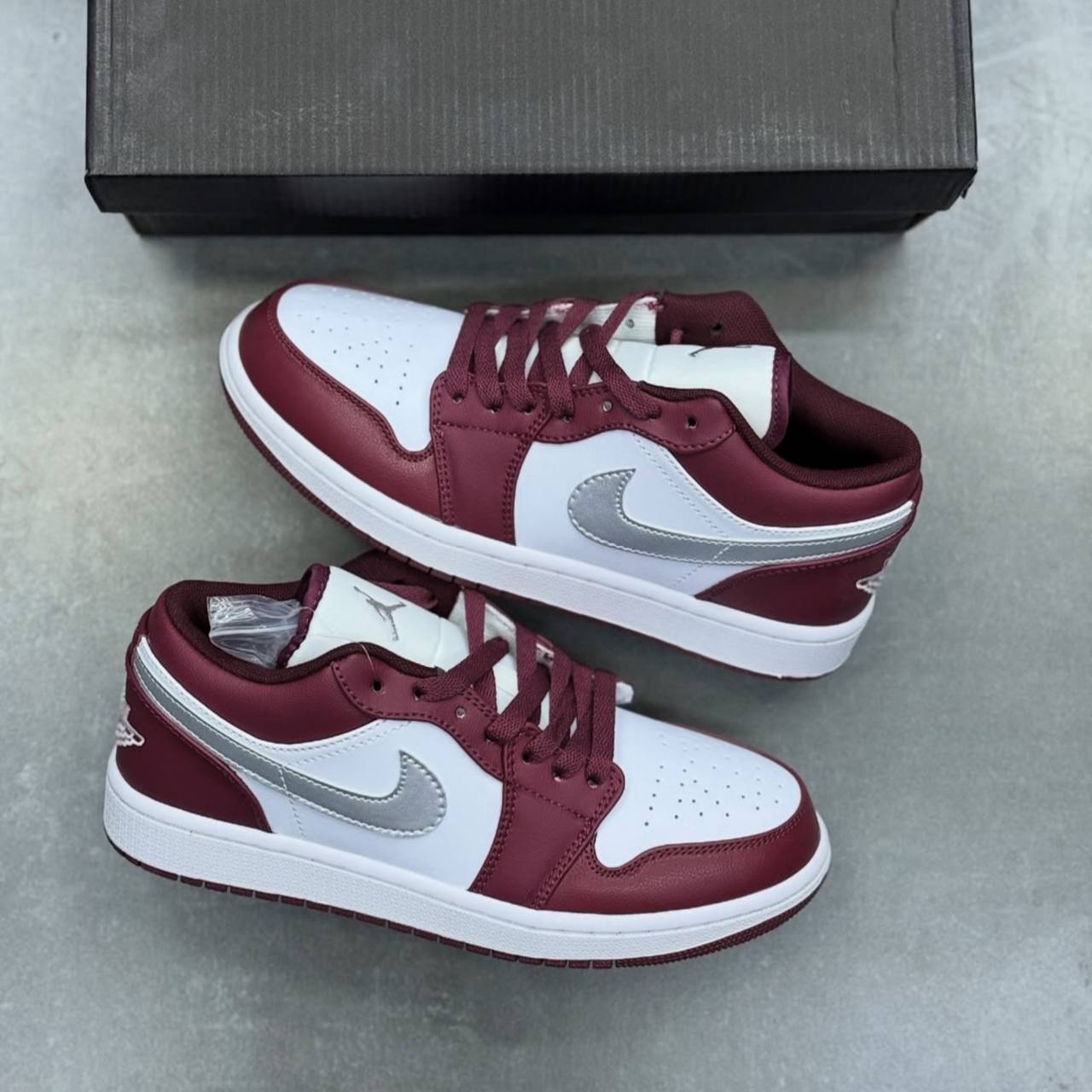 نایک ایر جردن وان زرشکی Nike Air Jordan 1