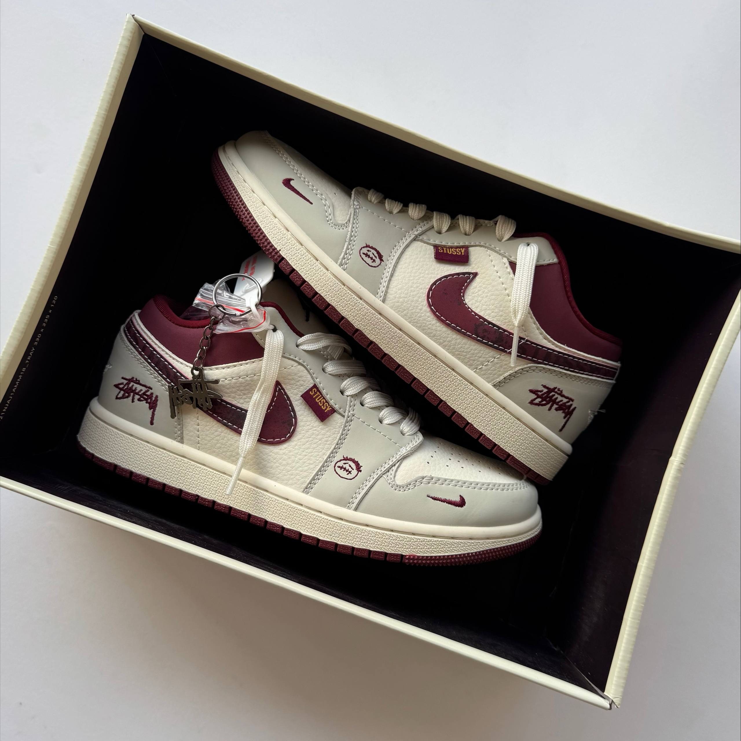 نایک ایر جردن وان صورتی Nike Air Jordan 1