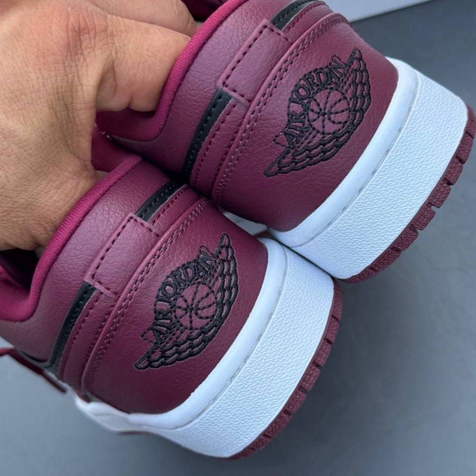 نایک ایر جردن وانNike Air Jordan 1