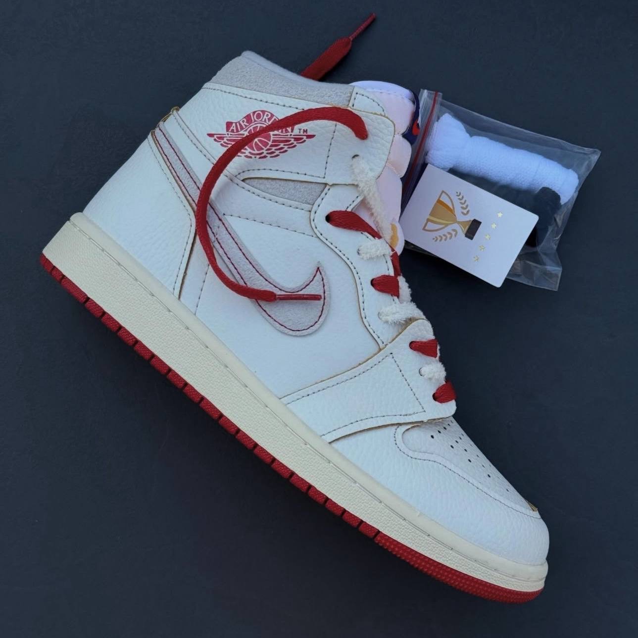 نایک ایر جردن وانNike Air Jordan 1