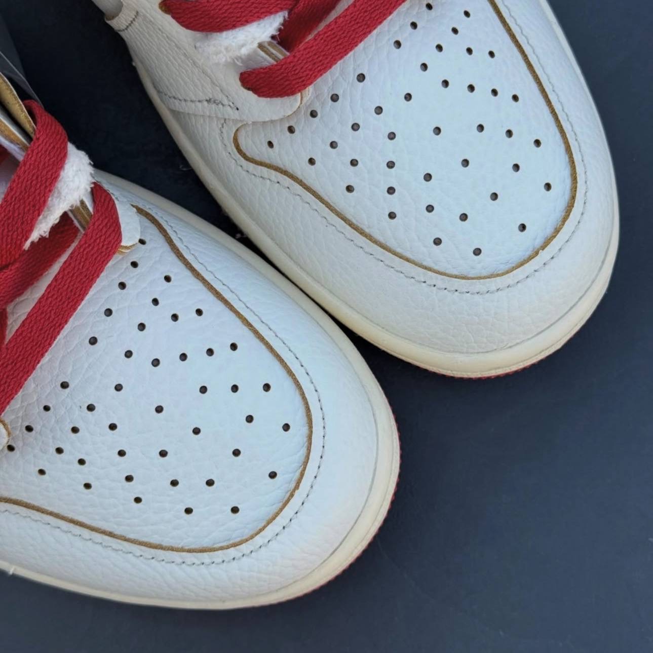 نایک ایر جردن وانNike Air Jordan 1