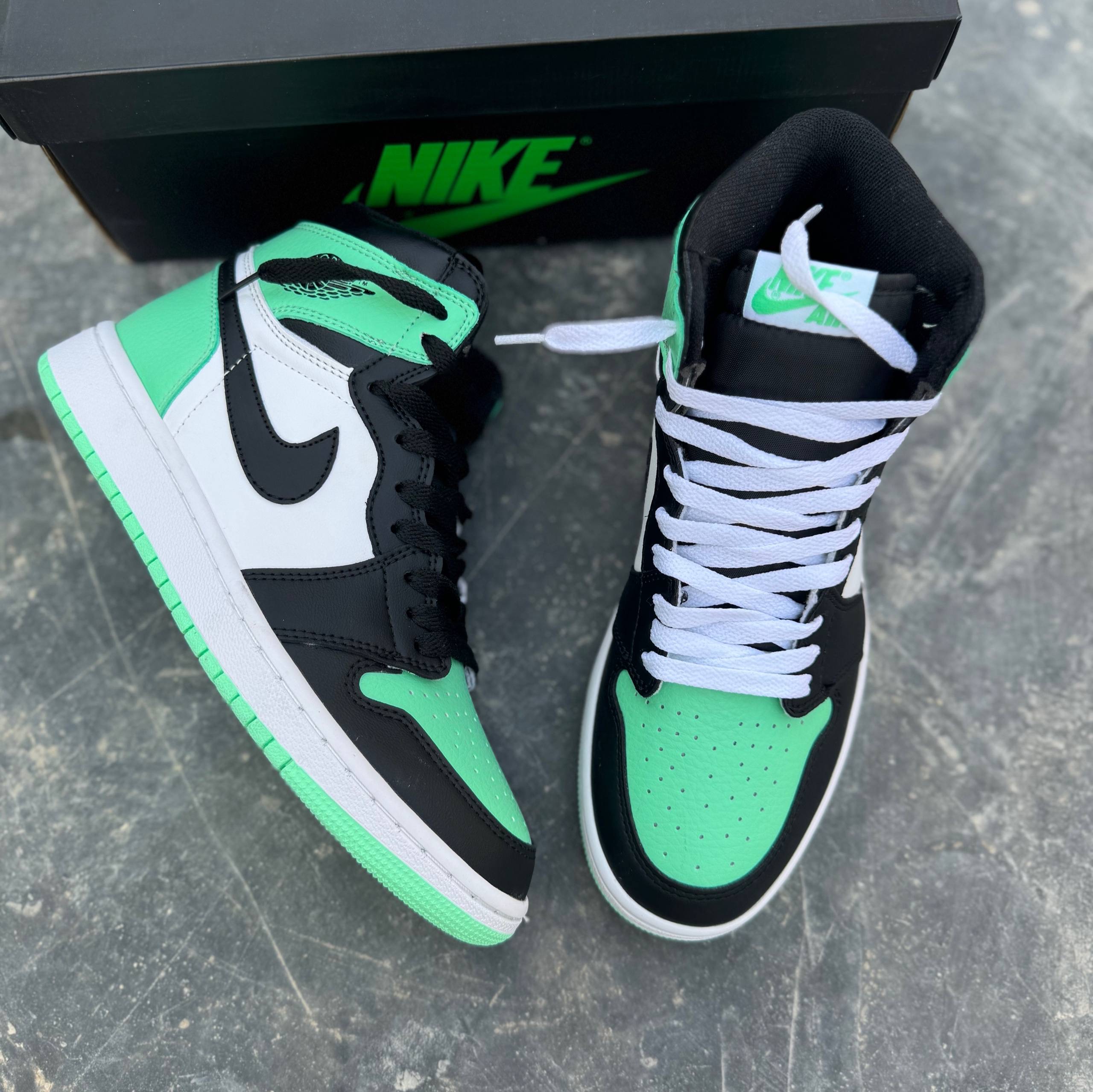 نایک ایر جردن1 رترو های اوجی گرین گلو Jordan 1 Retro High OG Green Glow