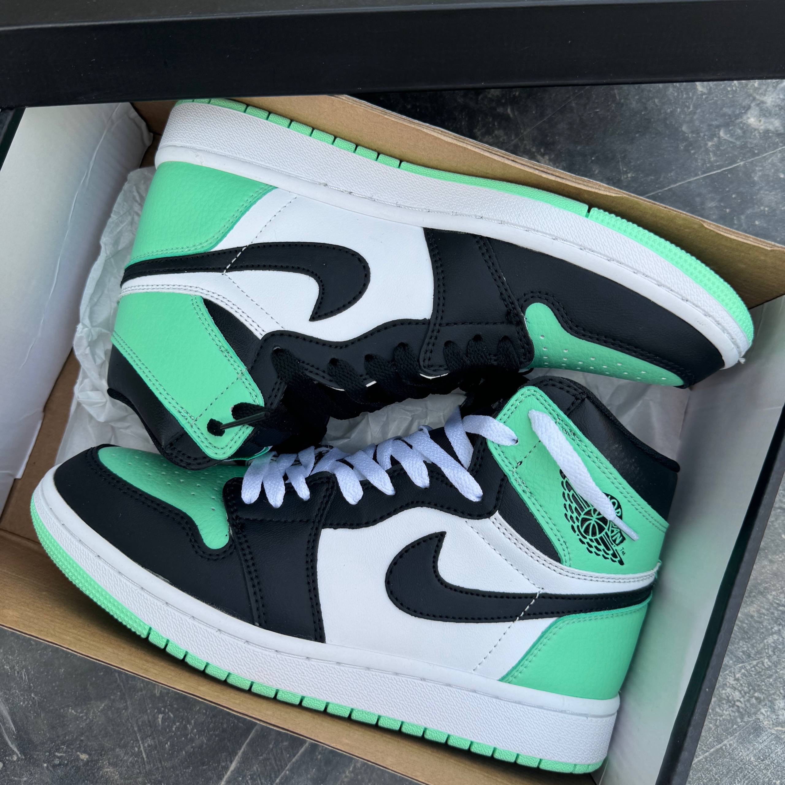 نایک ایر جردن1 رترو های اوجی گرین گلو Jordan 1 Retro High OG Green Glow