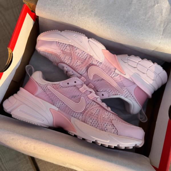 نایک وی تو کی ران صورتی Nike V2K Run 