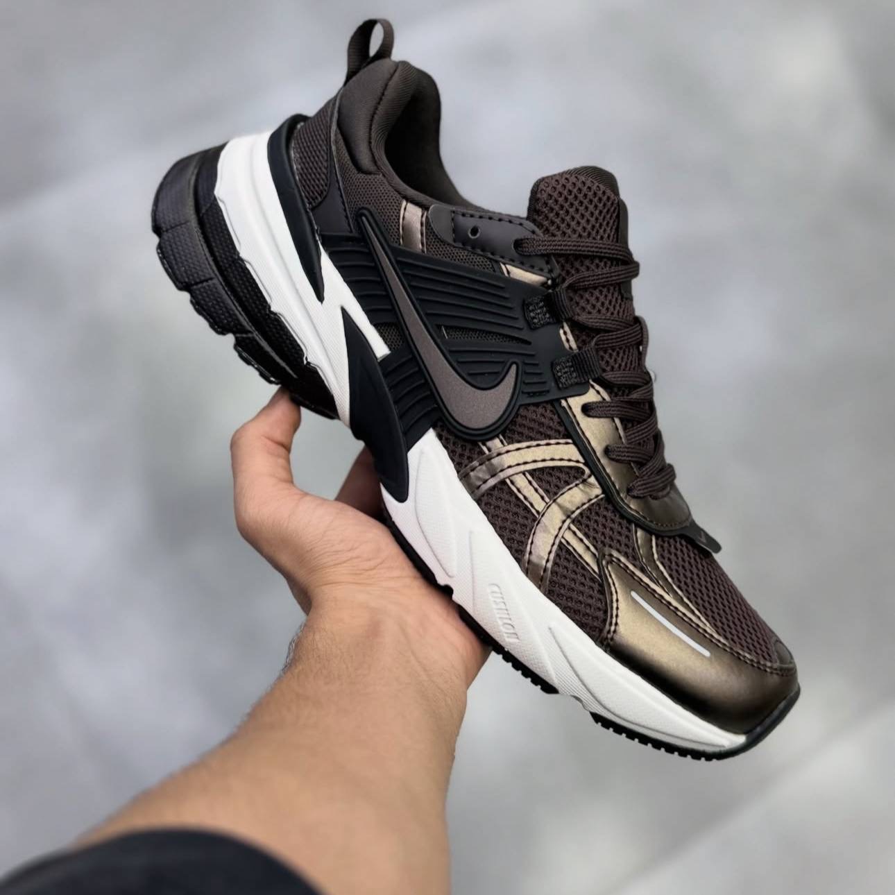 نایک وی تو کی شکلاتی Nike V2K Run