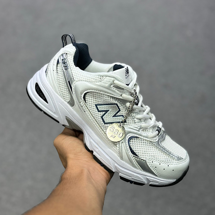 نیوبالانس سفید سرمه ای new balance530