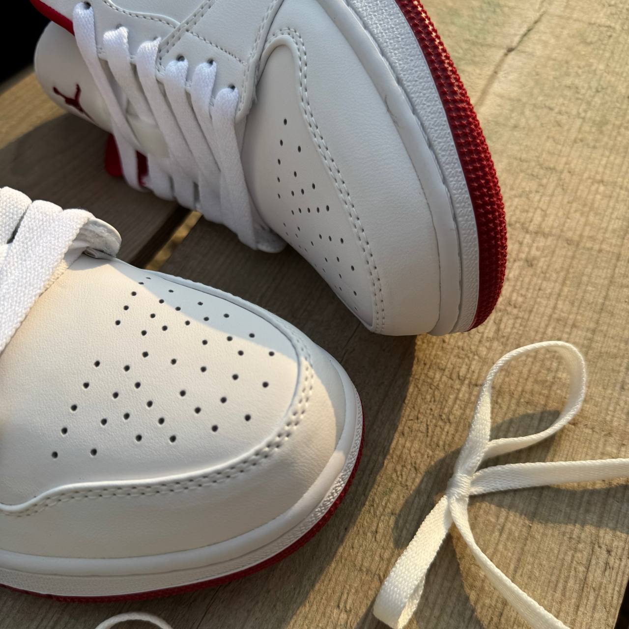 ایر جردن وان پشت قرمز براق